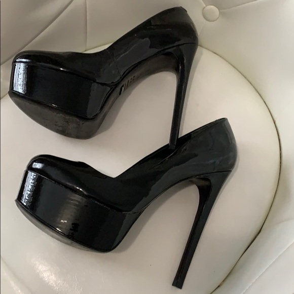 after pregnancy my shoes no longer serve me - Picture 6 of 7